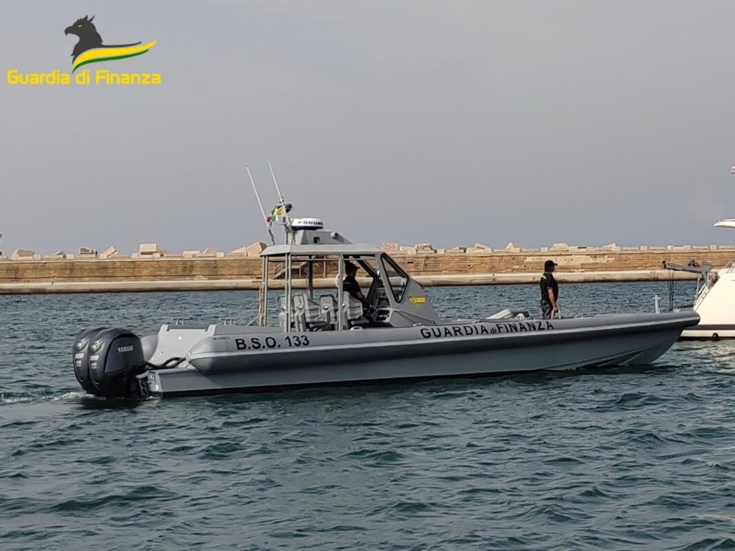 Brindisi, sequestrata una barca a vela di lusso priva di bandiera e sconosciuta al fisco