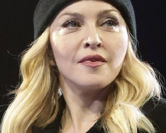 Madonna sostiene le proteste degli studenti in Serbia